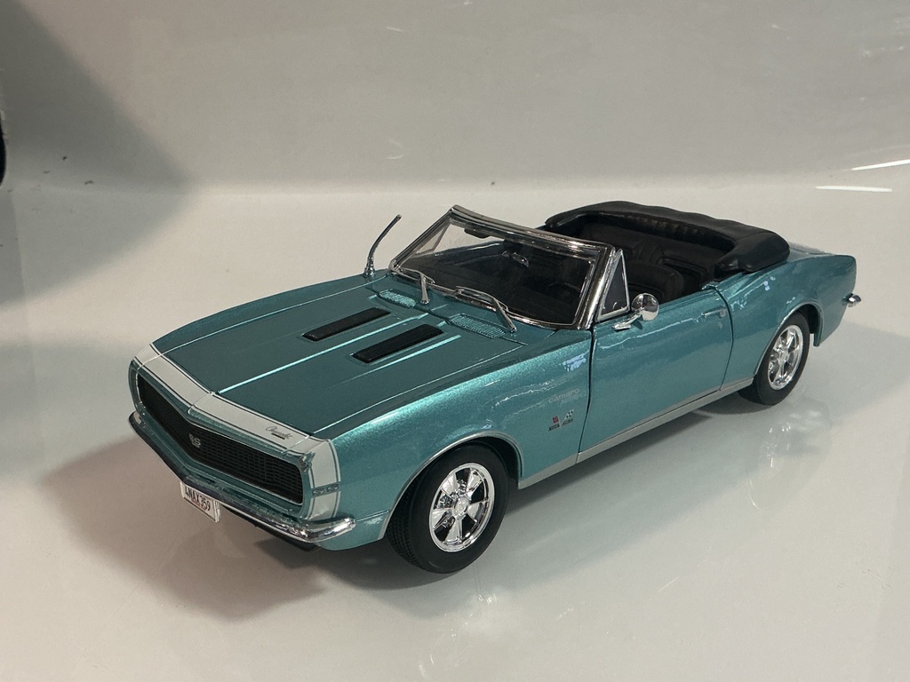 [119793.] 1/18 MAISTO 1967 CHEVROLET CAMARO CONVERTIBLE BLUE ON BLACK [BENT ANTENNA]