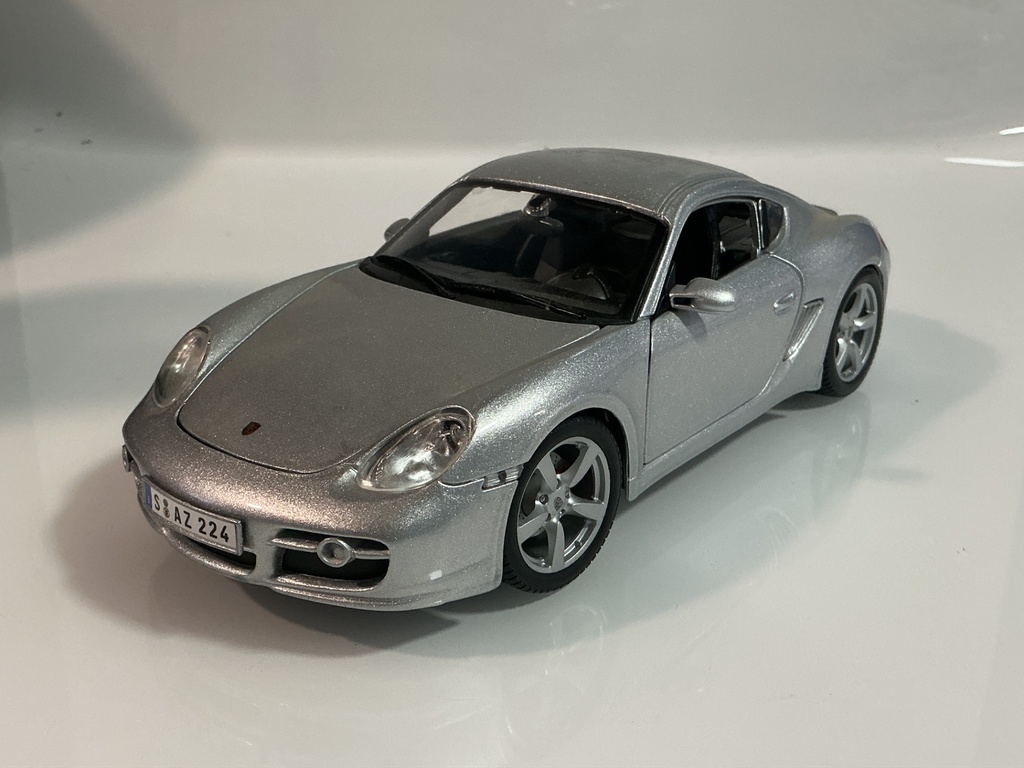 1/18 MAISTO PORSCHE CAYMAN’S SILVER ON GREY