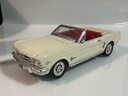 1/18 MIRA FORD 1964 MUSTANG WHITE ON RED *NO ANTENNA / JUNKYARD