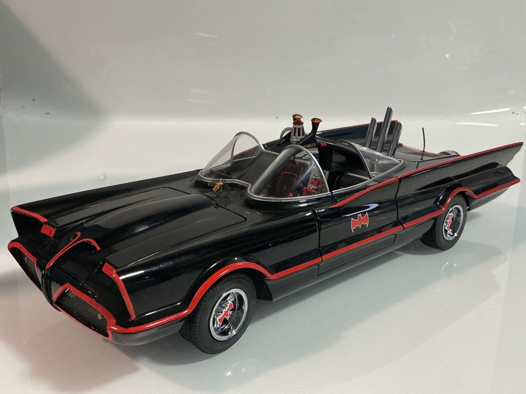 1/18 HOT WHEELS BATMANMOBILE 1966 [S07] BLACK / RED