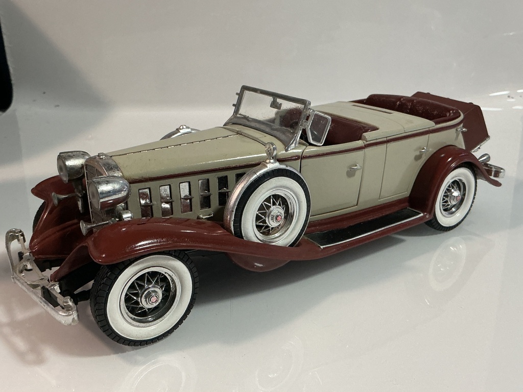 1/18 ANSON CADILLAC PHAETON CREME / RED