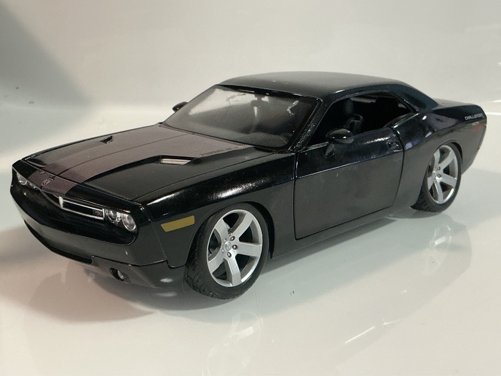 1/18 MAISTO 2006 DODGE CHALLENGER BLACK ON BLACK